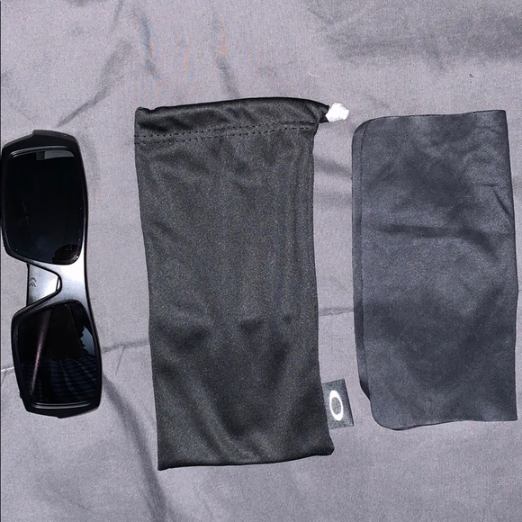 OAKLEY BLACK SUNGLASSES - Picture 7 of 7